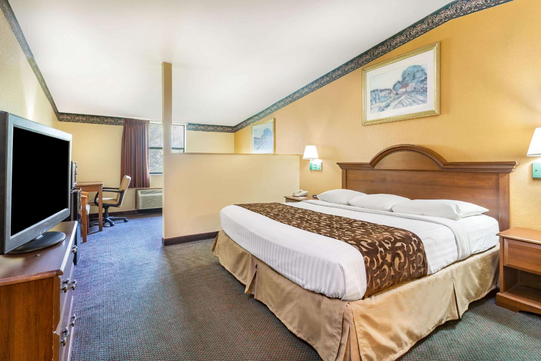 โฮเวิร์ด จอห์นสัน บาย วินด์แฮม เลค ซิตี้ Hotel เลคซิตี้ ภายนอก รูปภาพ